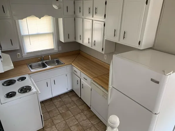 922 Sparkman St NW #B, Hartselle, AL 35640