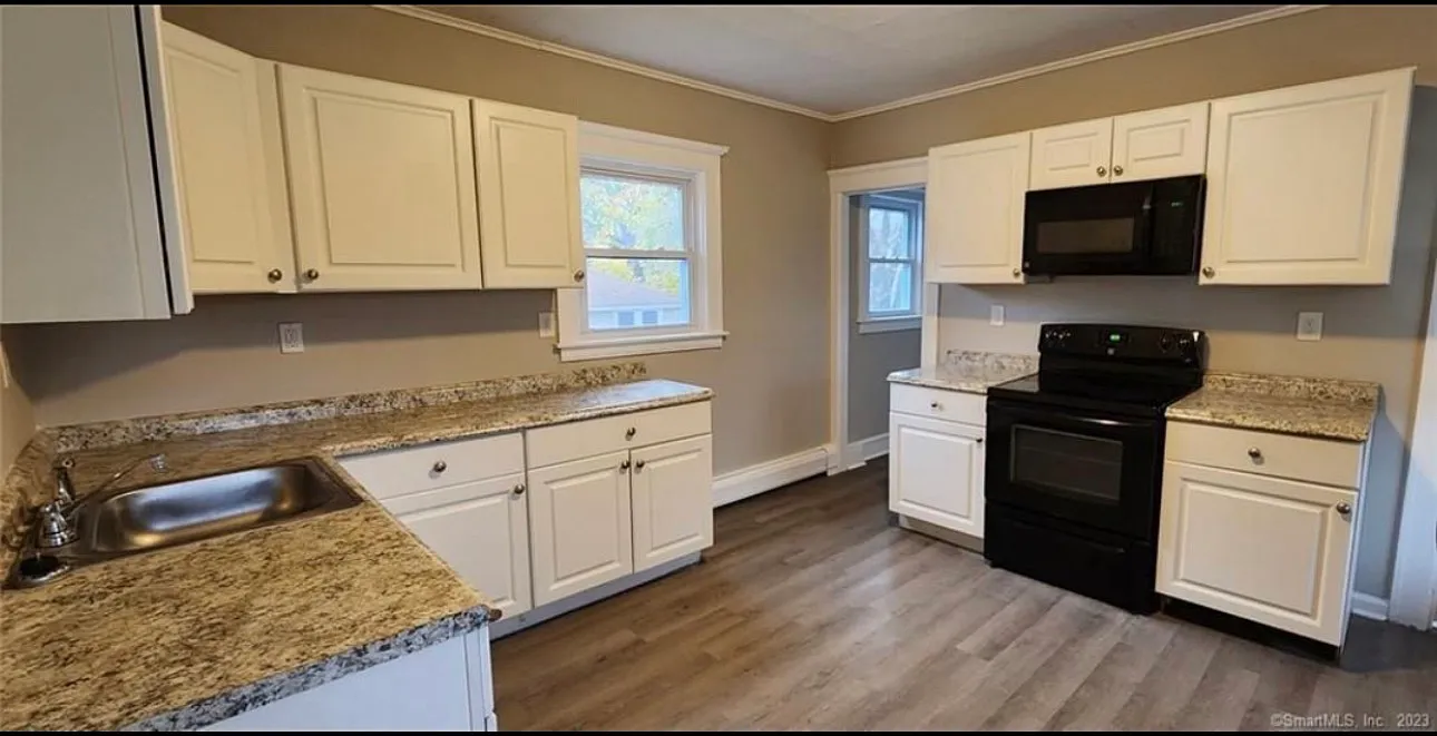 3 bed, 1250 sqft, $1,850 — Photo 3