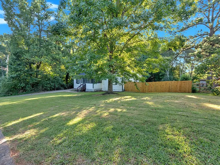 54 Mildred Ct — Photo 6