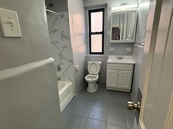 5th image of 31 S Munn Ave #2C