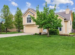 5129 Lakecrest Dr, Shawnee, KS 66218