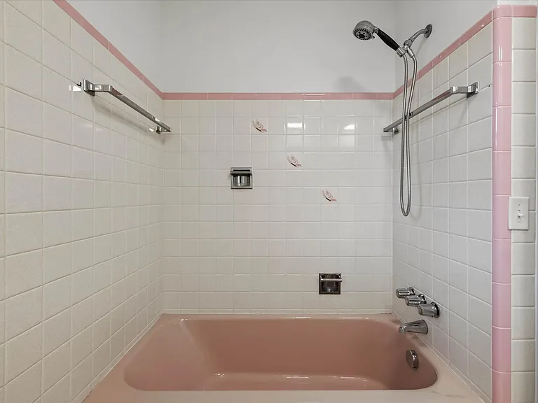 306 Locust Rd — Photo 28