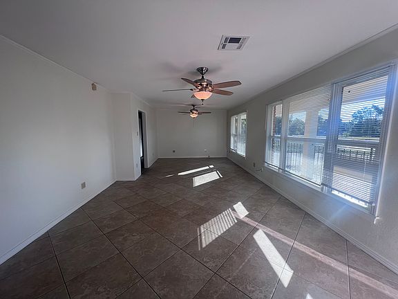 2nd image of 3215 Pine Ave