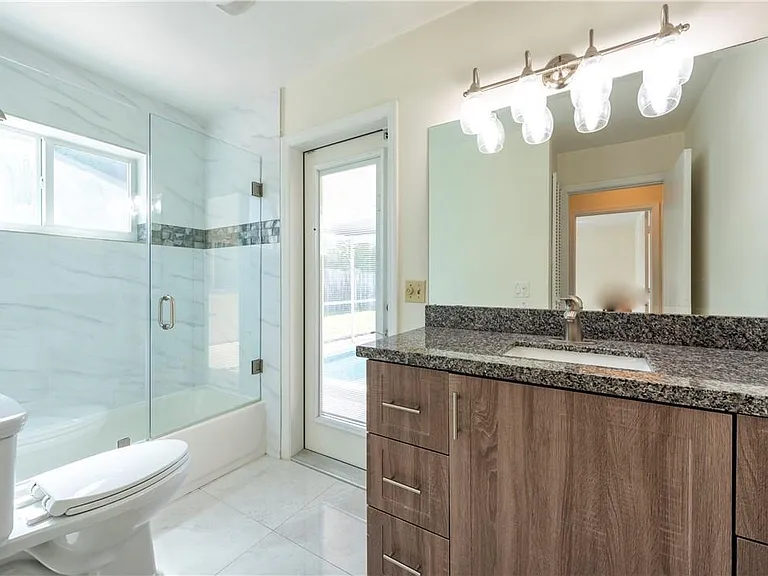5200 NE 15th Ave — Photo 22