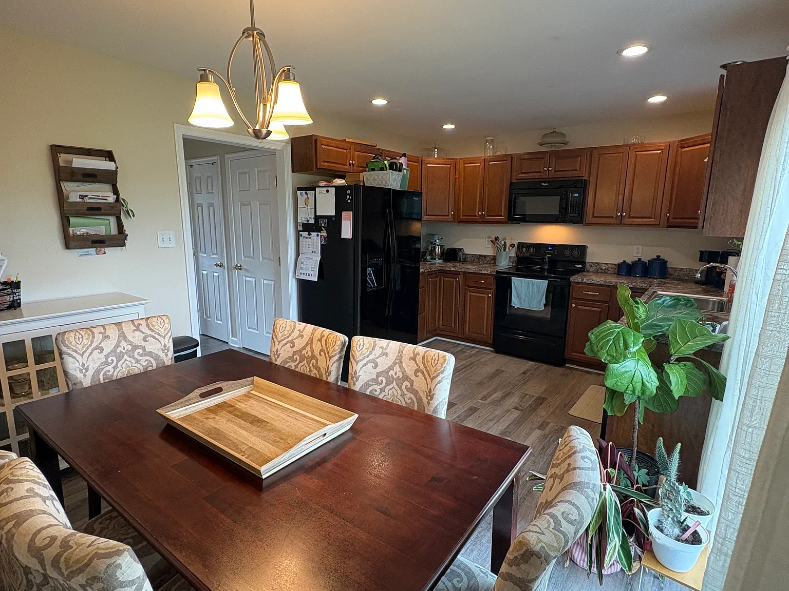 3 bed, 1116 sqft, $2,100 — Photo 4