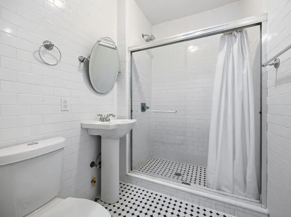 1821 Putnam Avenue image 10 of 15