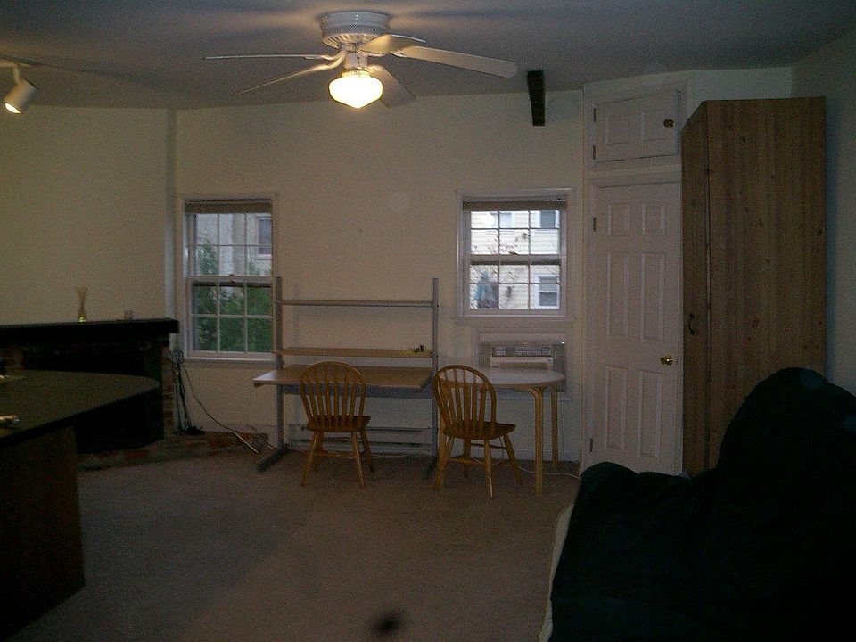 2nd image of 225 10th St SE