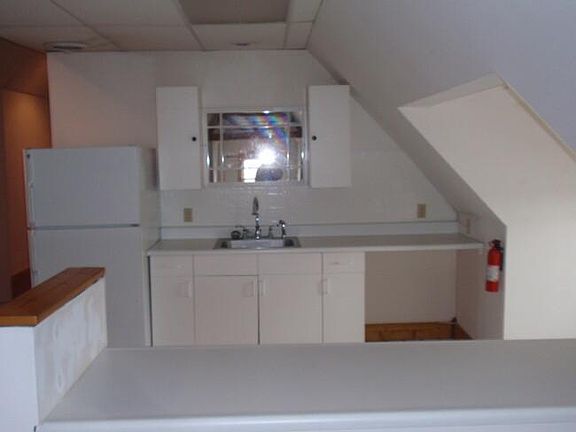 4th image of 27 N Franklin St Floor 3