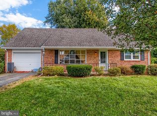 385 Edgewood Rd, York, PA 17402