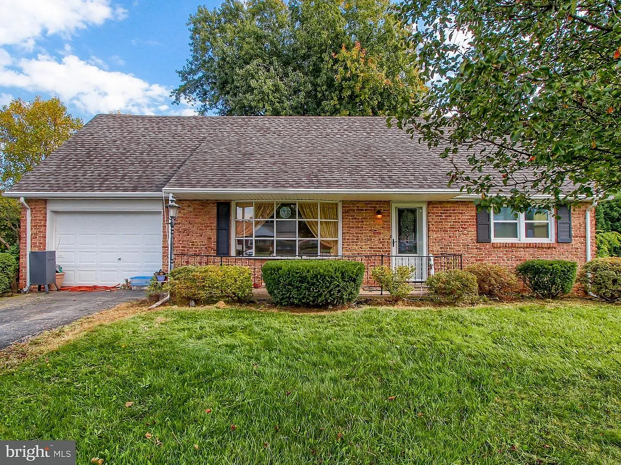 385 Edgewood Rd photo 1