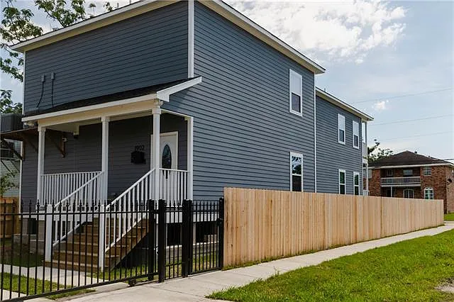 3 bed, 2.0 bath, 1440 sqft, $1,800 — Photo 1