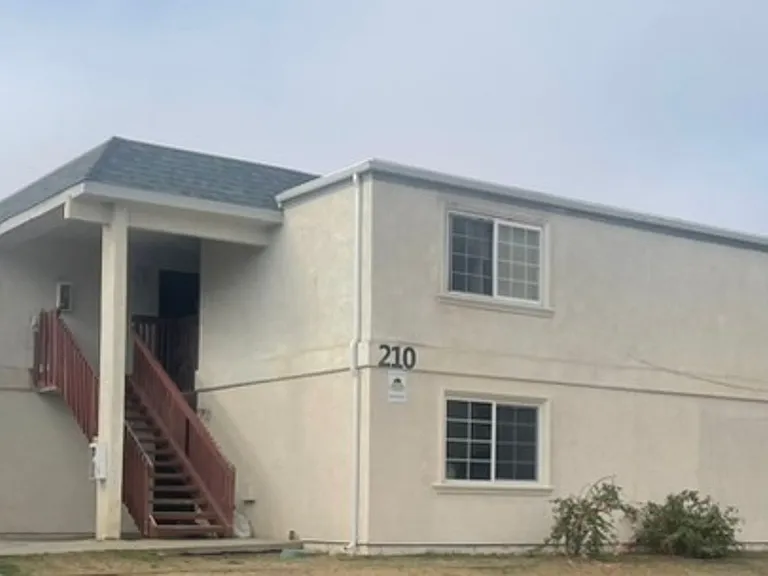 210 W Sheila Ln — Photo 1