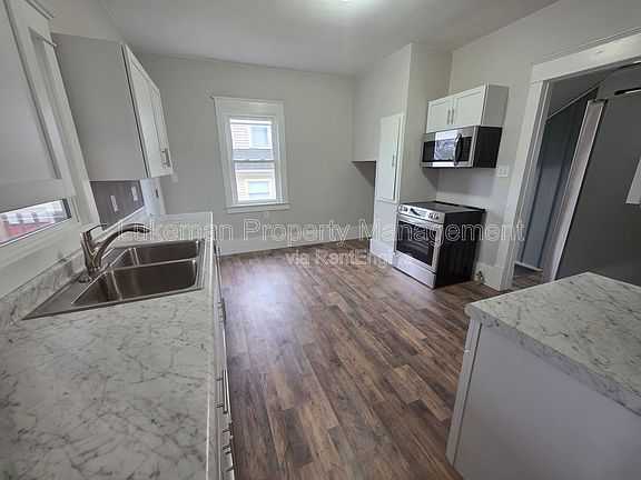 2nd image of 39 Byron St