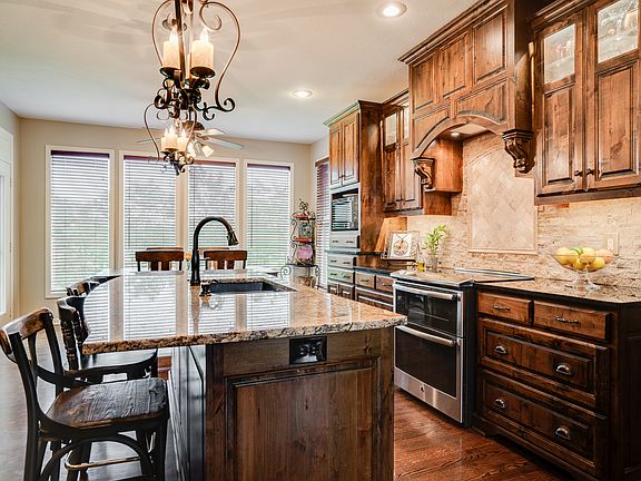 Granite & double ovens!