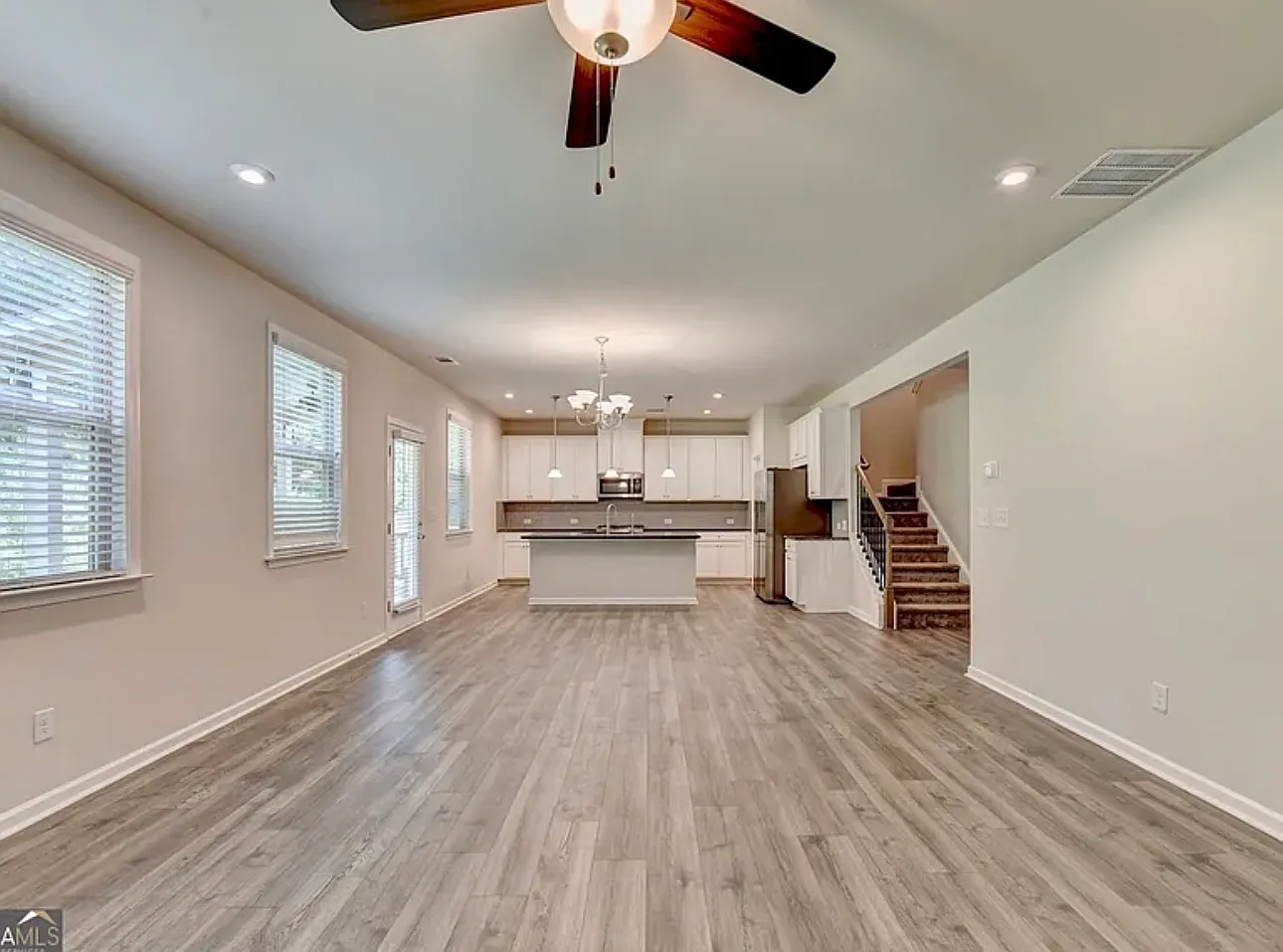 4 bed, 3.5 bath, 3173 sqft, $2,800 — Photo 3