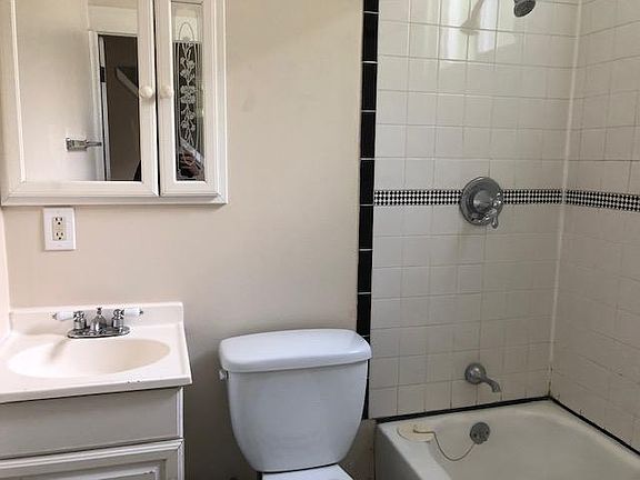 4th image of 3978 Washington Ave