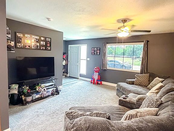 5th image of 800 Buttercup Ln