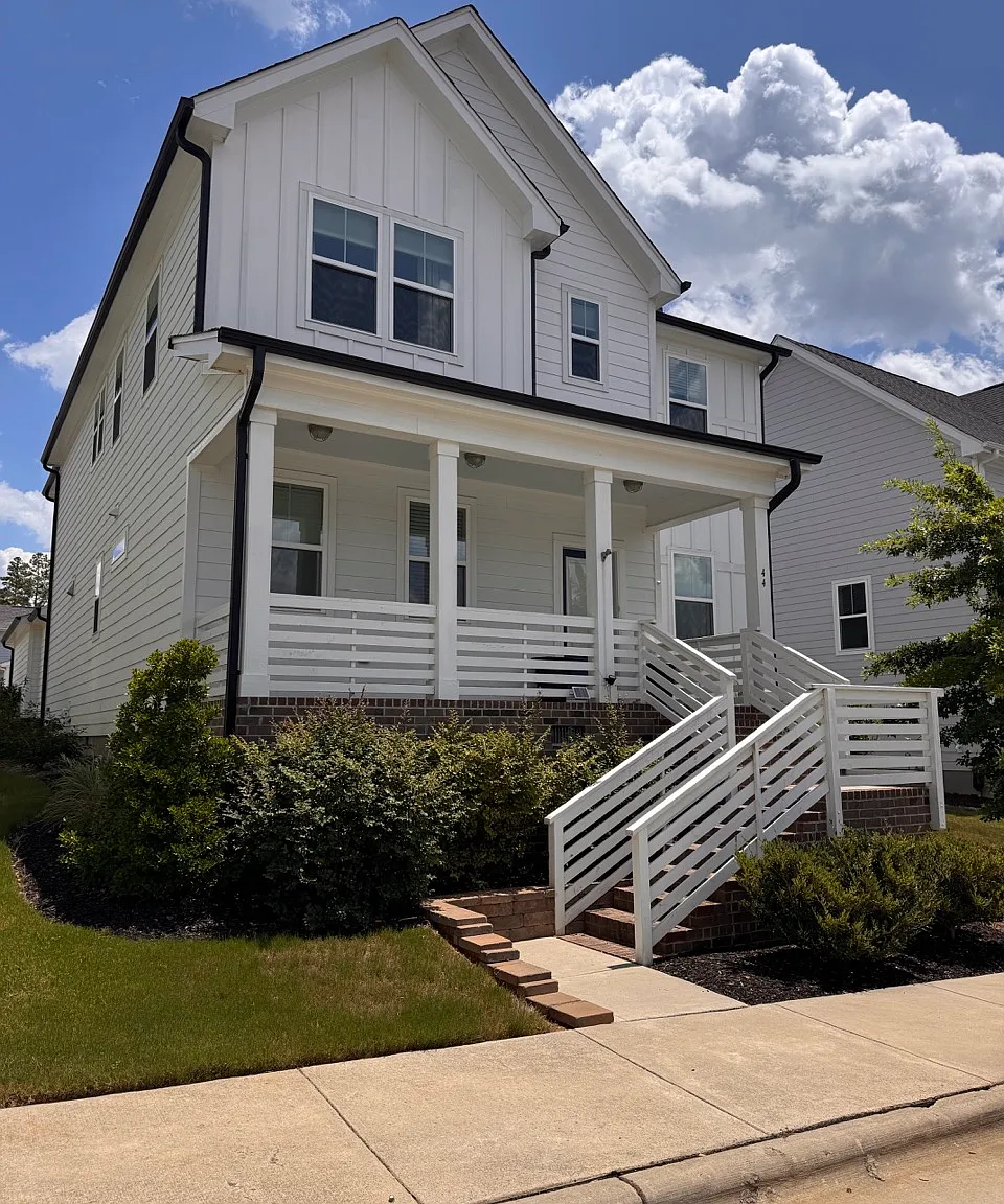 4 bed, 3.5 bath, 2628 sqft, $2,995 — Photo 2