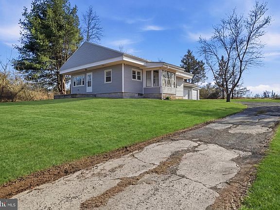 3rd image of 1751 Baltimore Pike