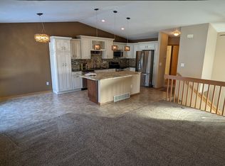 1514 Suntree Dr, West Fargo, ND 58078