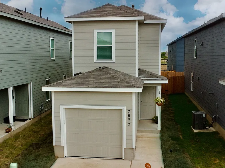 7627 Chancery Gate — Photo 2