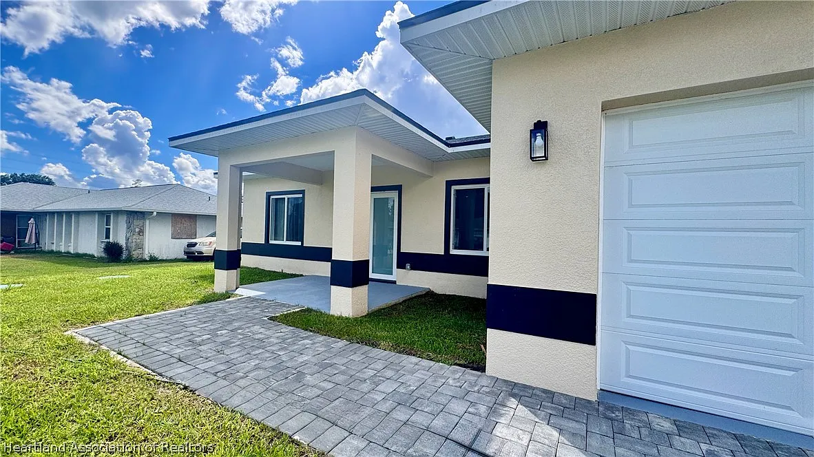 3 bed, 2.0 bath, 1492 sqft, $1,900 — Photo 3