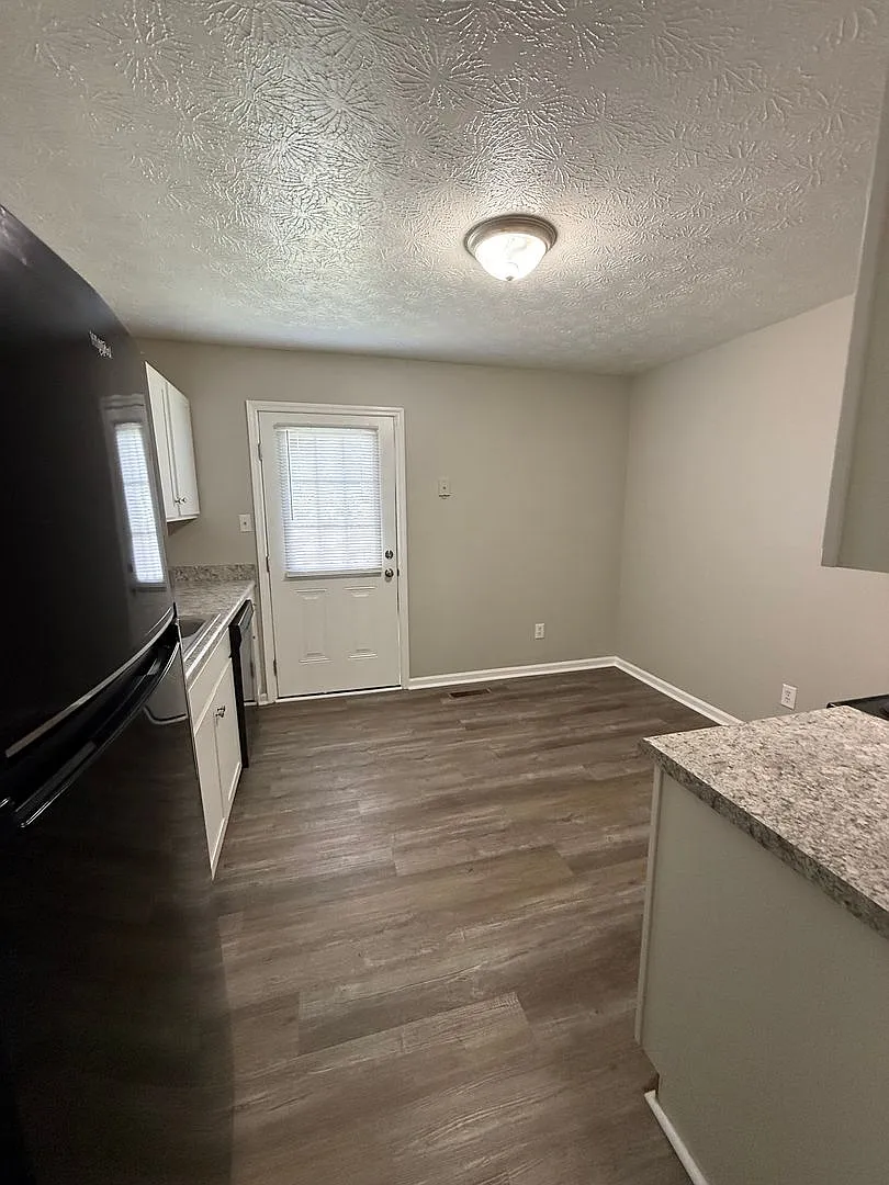 Harris Apartments — Photo 3