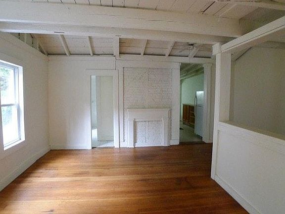 3rd image of 75 Mansion St #Townhouse