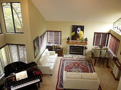 Living room/dining area, flooring has been updated to laminate
