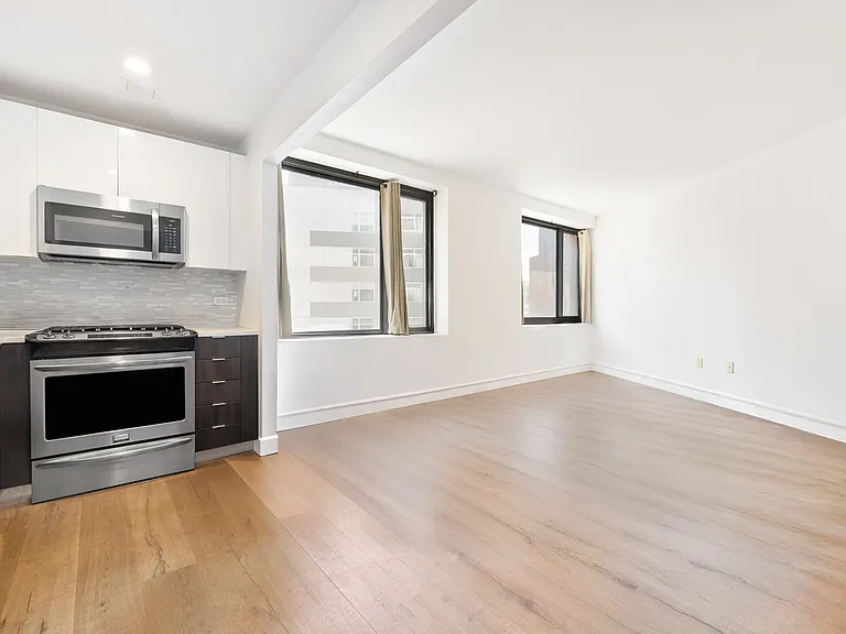 25-21 43rd Ave #609 — Photo 5