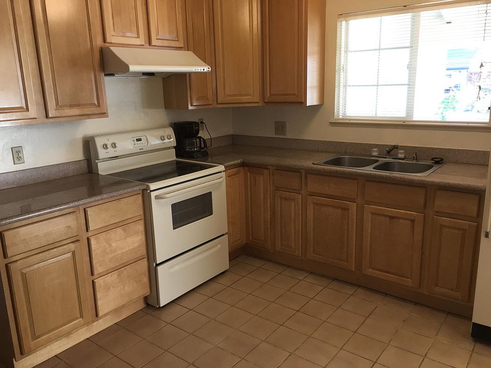 2nd image of 672 Torreya Ave