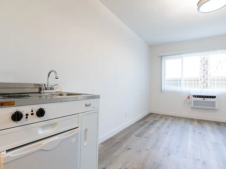 410 & 414 Manhattan Pl Los Angeles CA — Photo 15