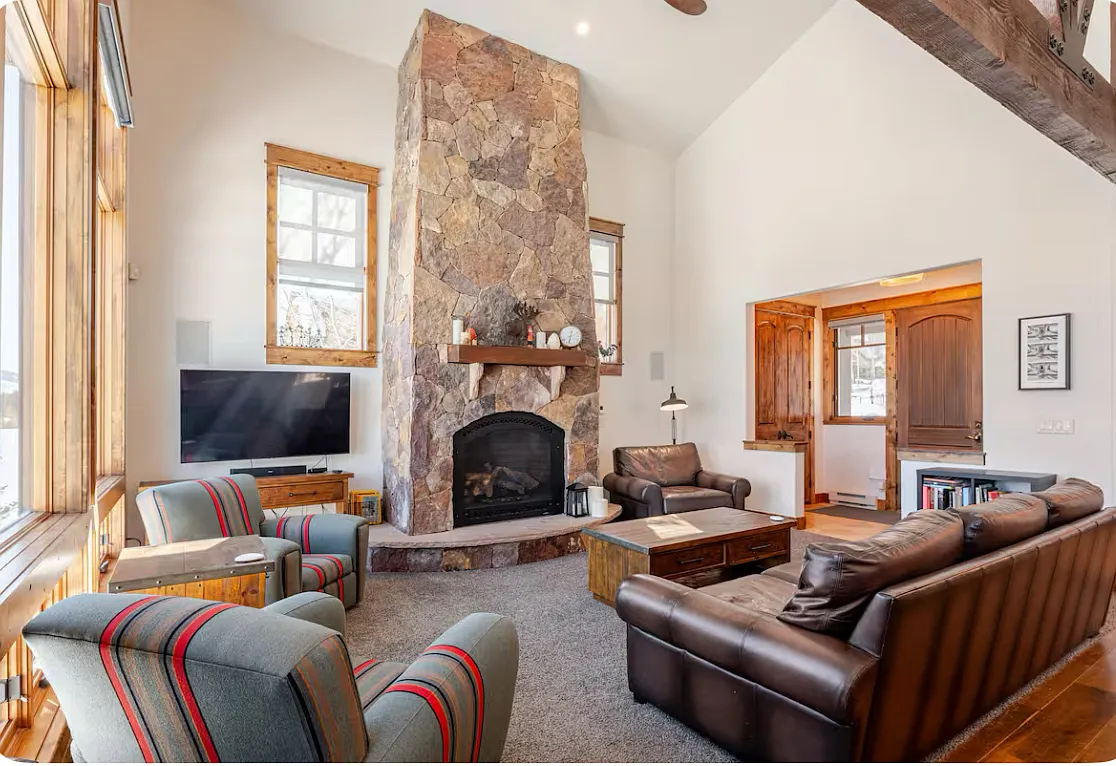Great room. - Mule Deer Ct