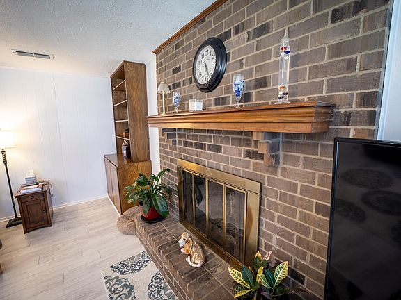 5th image of 210 Minwood St