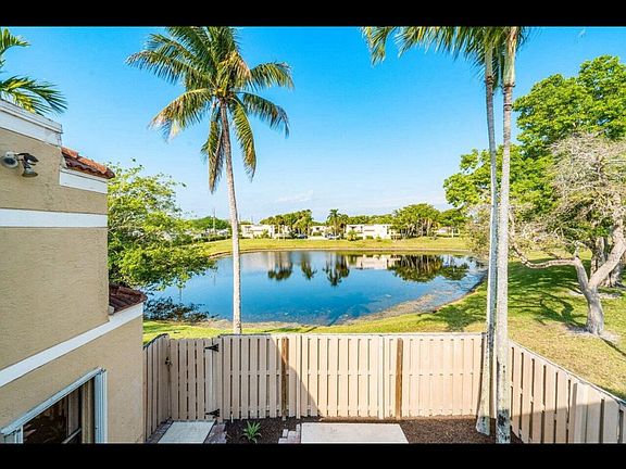 4th image of 3770 Village Dr Unit D