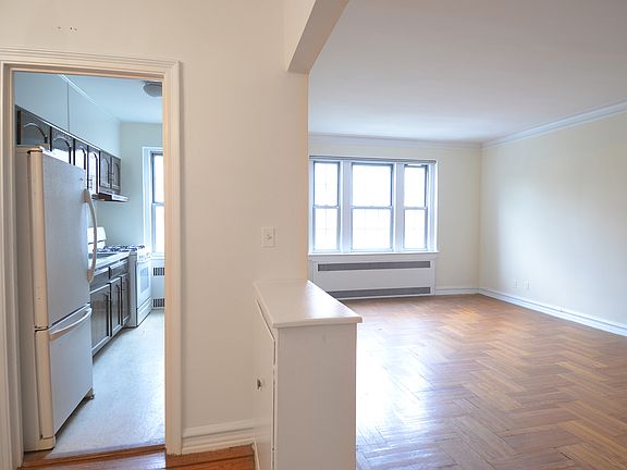 2nd image of 21 N Chatsworth Ave APT 5B