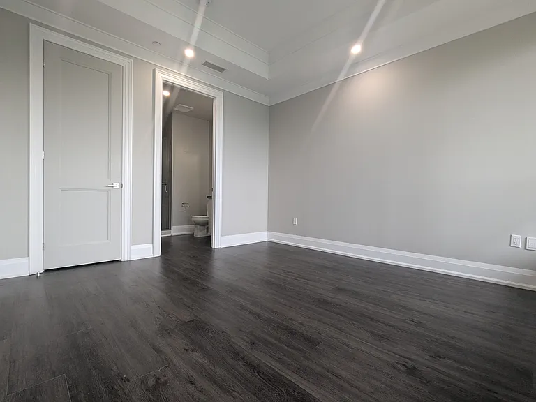 121 King St W — Photo 102