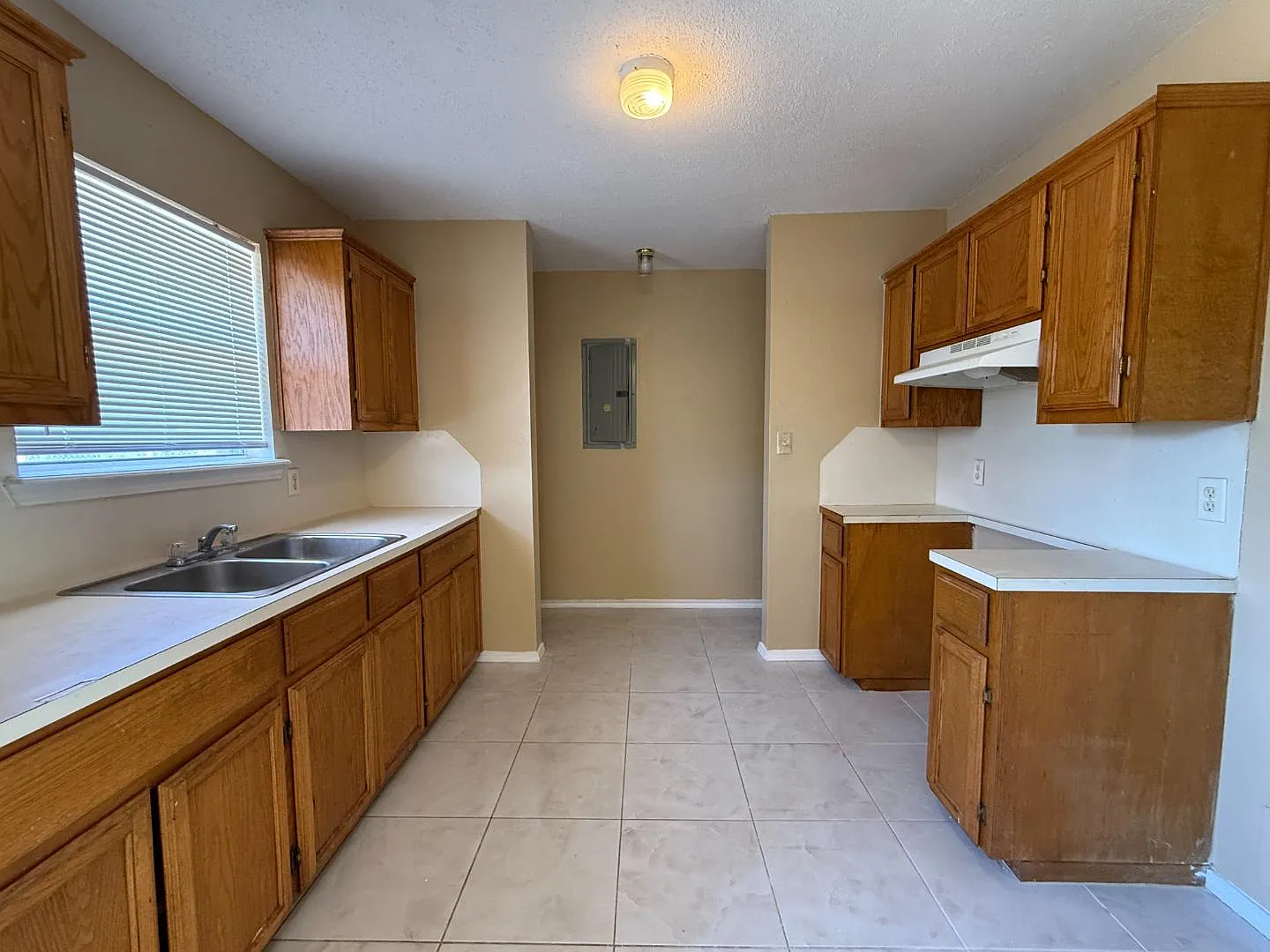 709 W Falcon Ave — Photo 4