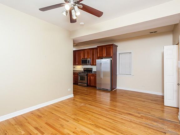 2nd image of 839 N Marshfield Ave #1F