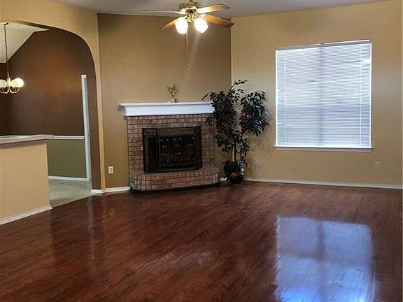 3rd image of 1801 Chapman Dr