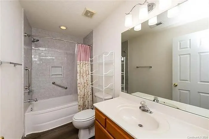 Full Bath in Master Bedroom
