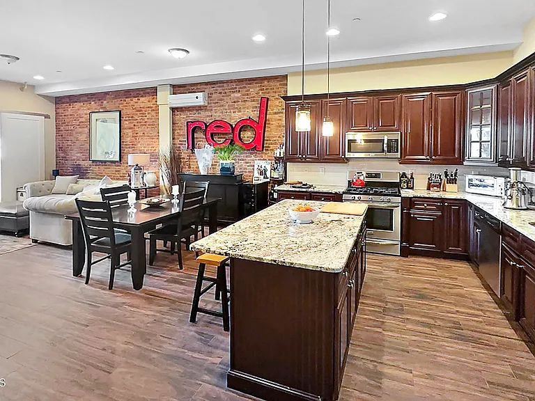 18 Broad St #3 — Photo 16