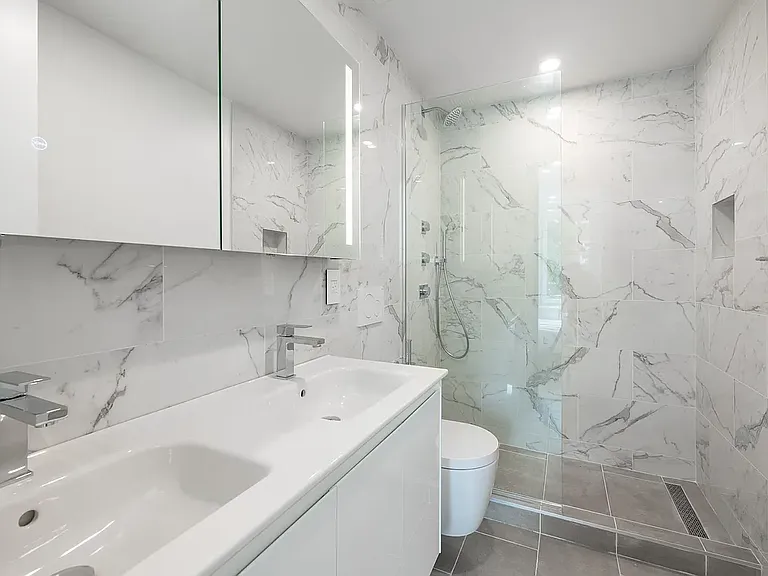 268 E 7th St #Penthouse 6 — Photo 9