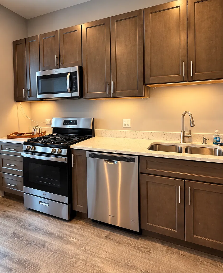 3 bed, 1450 sqft, $3,400 — Photo 3