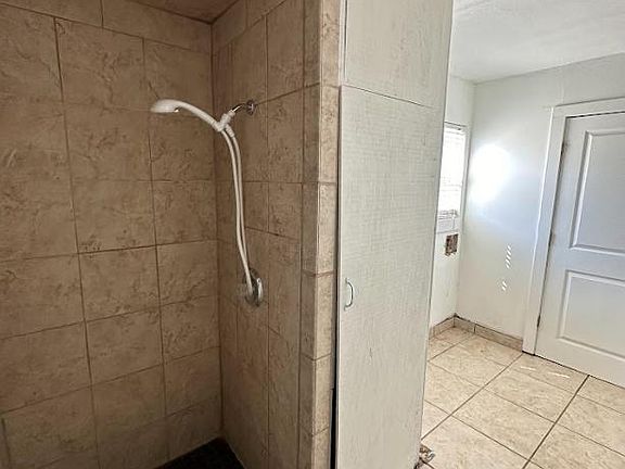 5th image of 1004 S Mississippi St
