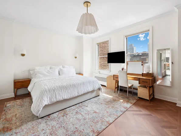 330 East 72nd Street image 5 of 13