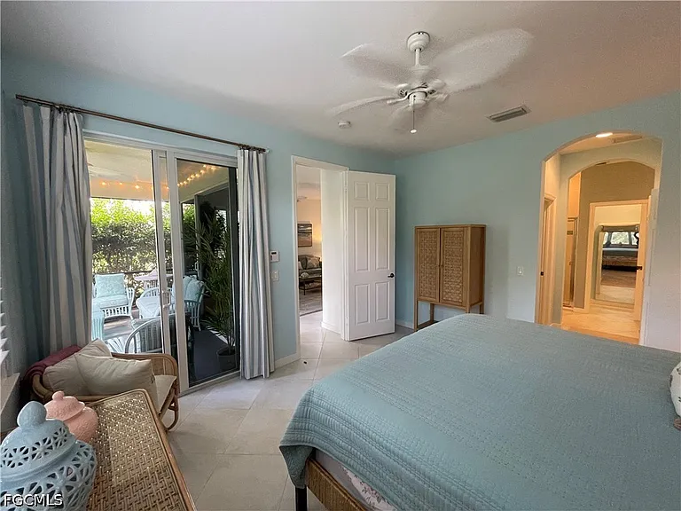 10640 Camarelle Cir — Photo 32