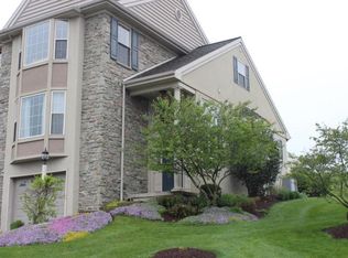 623 Royal View Dr, Lancaster, PA 17601