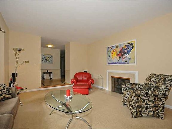 3rd image of 464 W 91st St