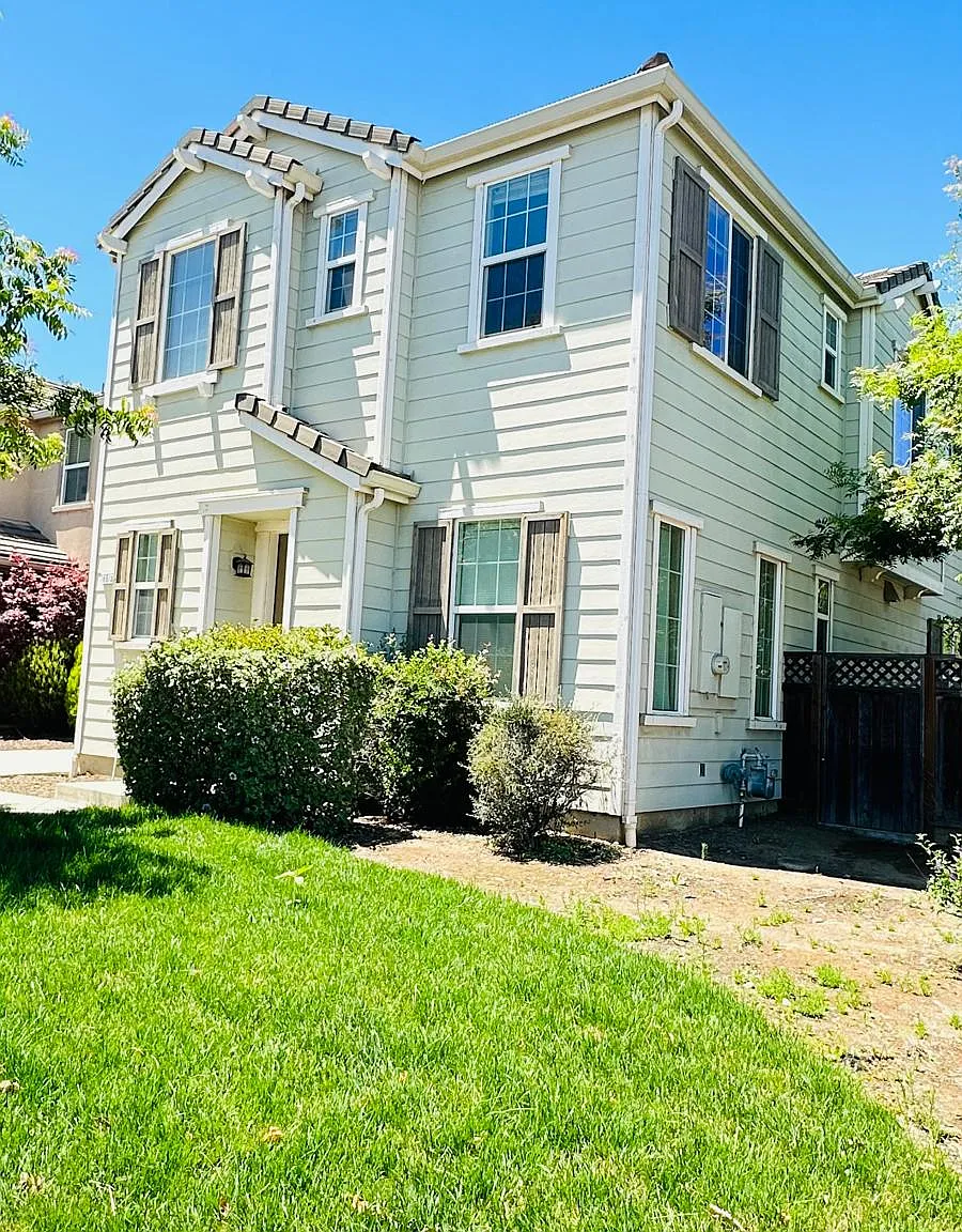 3 bed, 2.5 bath, 1992 sqft, $4,650 — Photo 1
